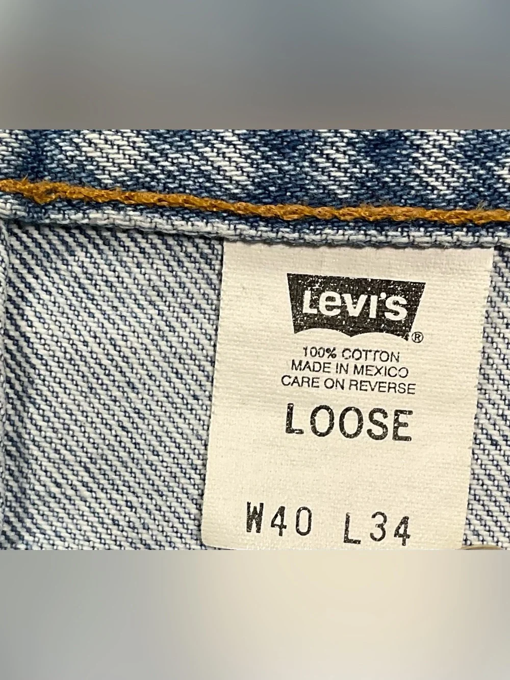 Levi's Men's Light Wash Relaxed Jeans. Brown Tab Vintage 1999